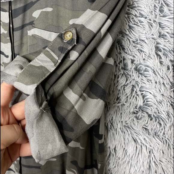Style Envy Camo Quarter Sleeve Button Up Blouse - Picture 4 of 8